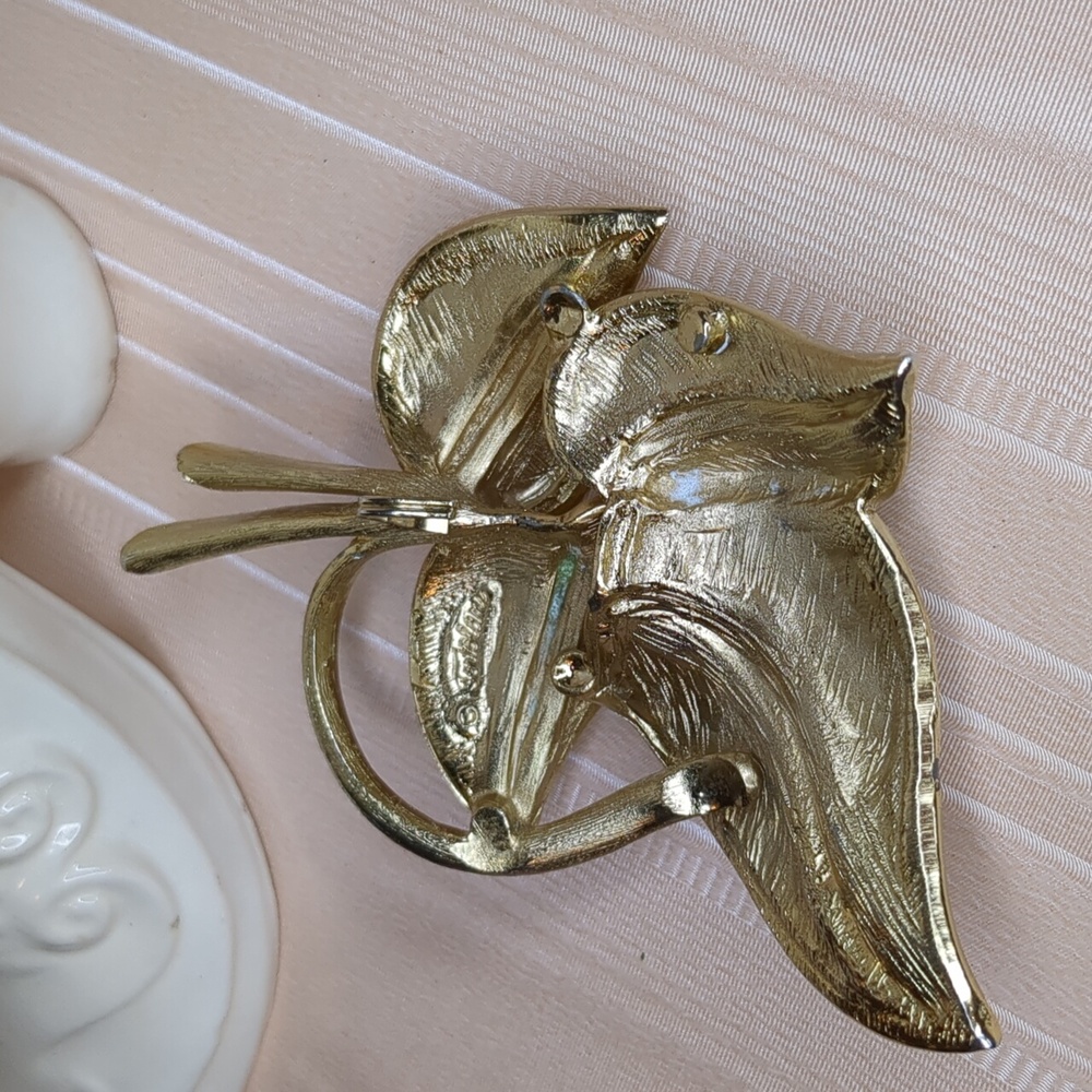 3/$15 Vintage 60s Tortolani Necklace Pendant Gold Leaf Signed Mid Century Modern
